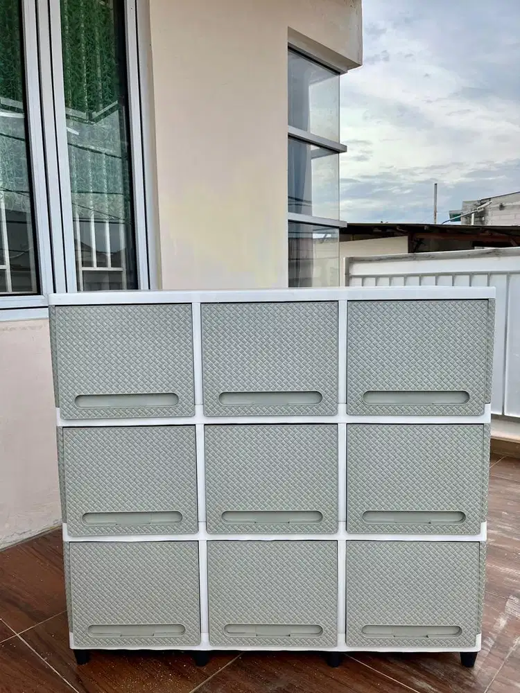 Lemari 3 susun 9 sekat motif rotan