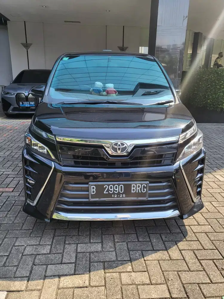 Voxy 2020 Hitam Tangan Pertama