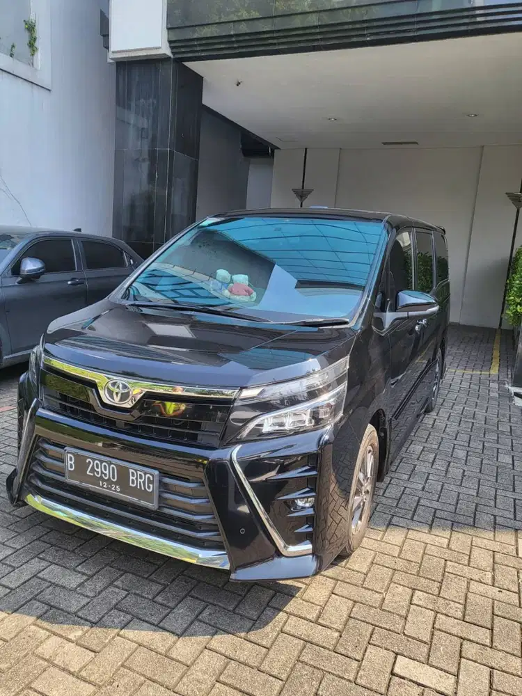 Voxy 2020 Hitam Tangan Pertama