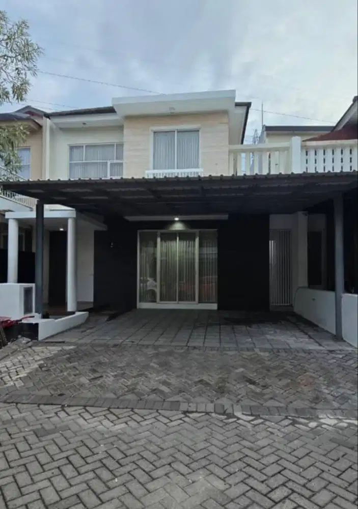 Dijual Rumah 2 Lantai Minimalis Royal Residence dekat Club House