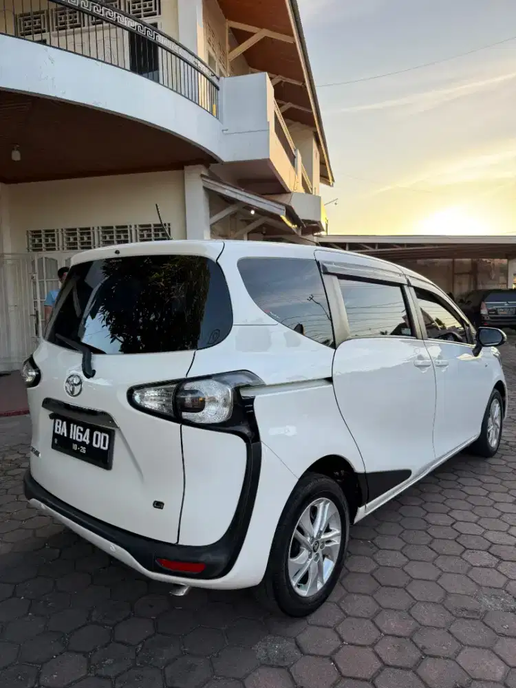 Dijual cepat Sienta G manual