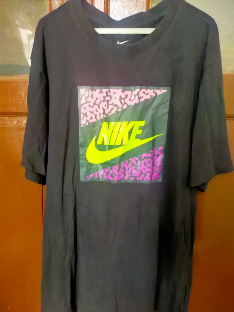 T-Shirt Merk NIKE (Original Mulus)