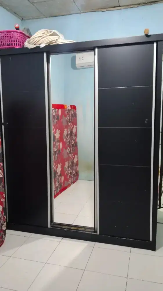 Lemari 3 pintu, sliding