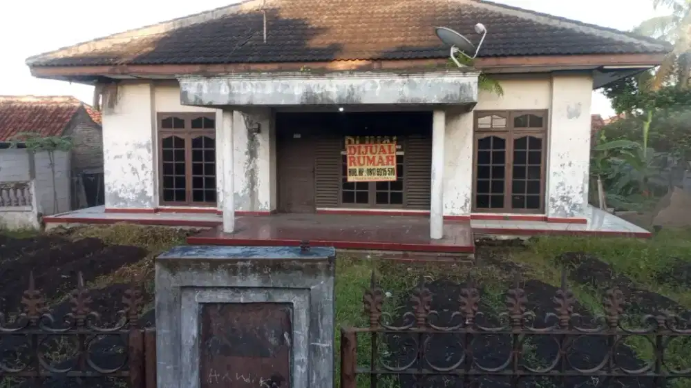 Dijual Tanah dan Rumah 921m di depan perumahan Talaga Bestari