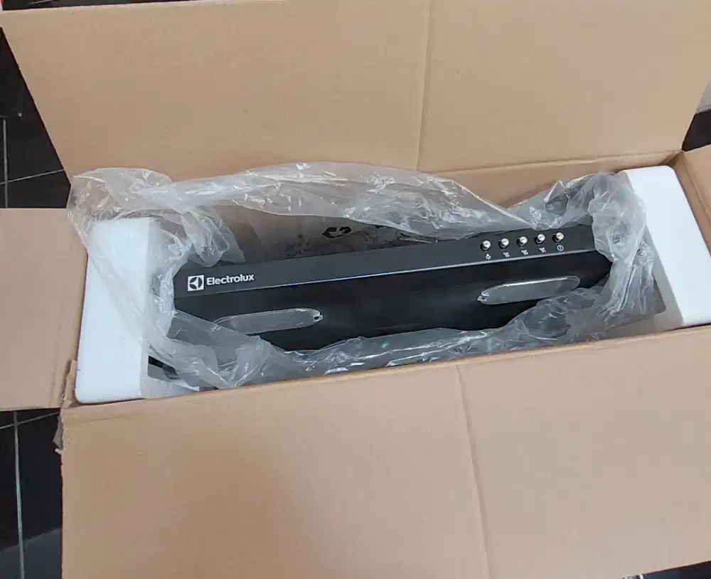 Exhaust / cooker hood