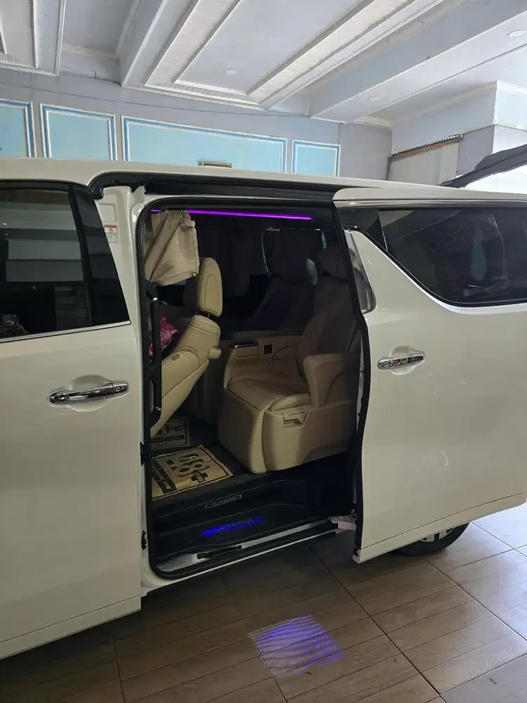 Dijual mobil Alphard 2.5 G AT