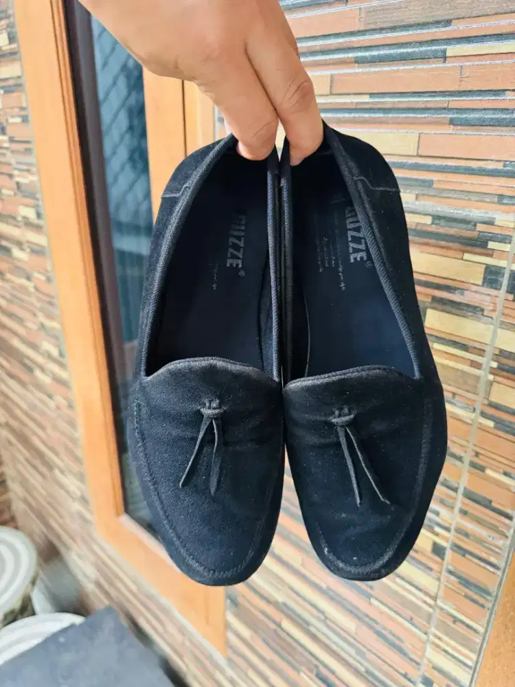 Sepatu slip on kasual