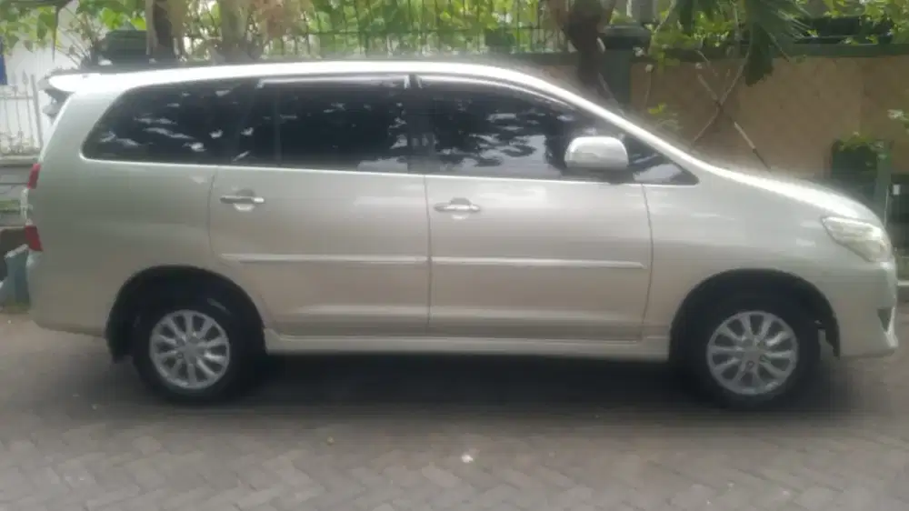 Kijang Inova V. Disel 2012.akhir.Tgn 1. A/N sendiri. Bagus.