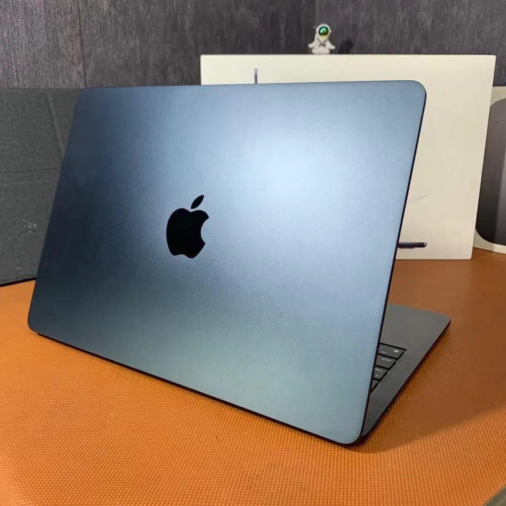 Macbook Air M2 16/256gb 13inch 2022 Midnight Lengkap