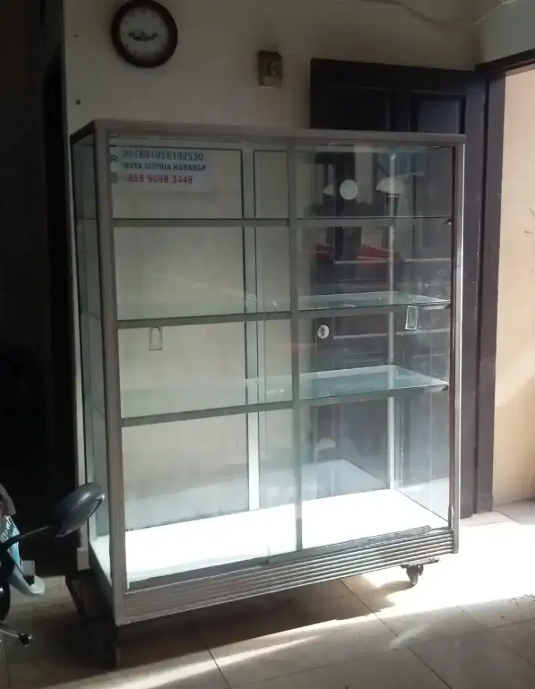 Etalase bekas UK 1.2 meter