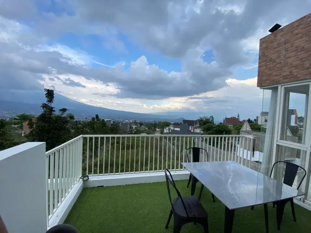 Villa Dijual Beserta isinya Kota Batu