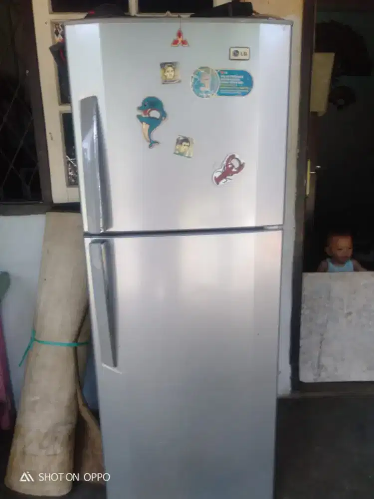 Di jual kulkas LG 2 pintu