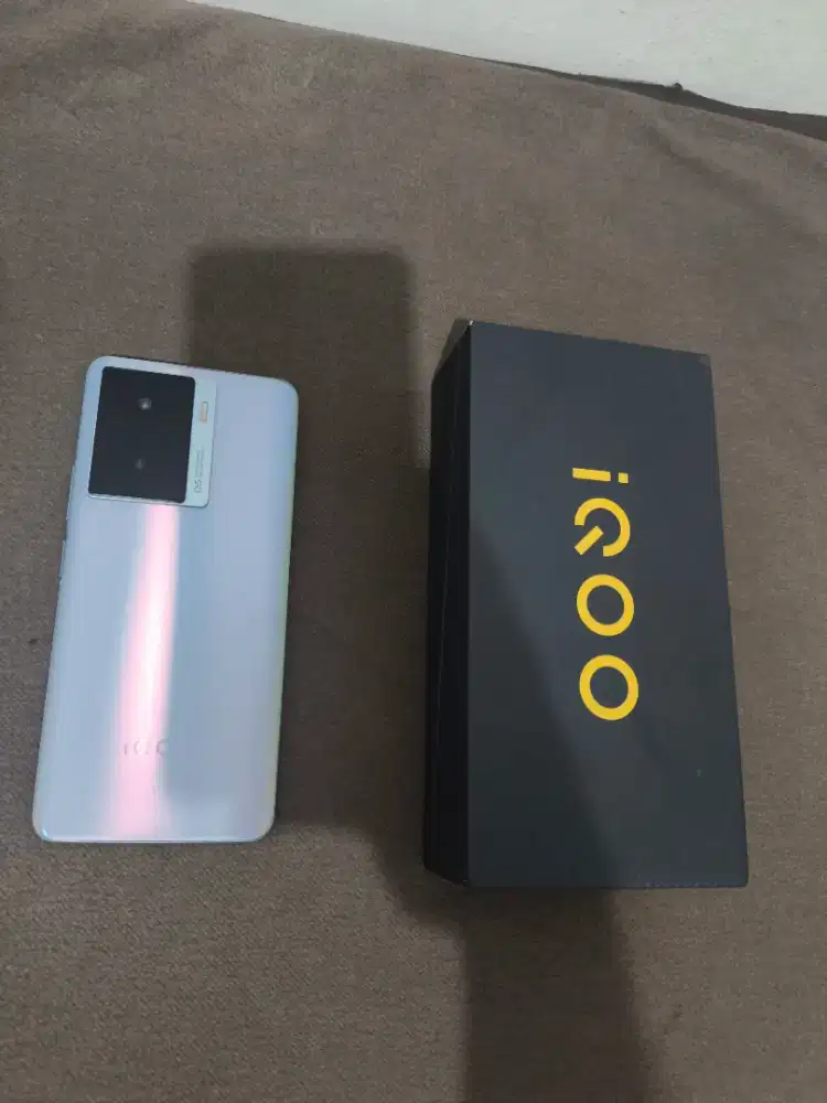 Iqoo Z7 5g 12/256 120 Watt fullset