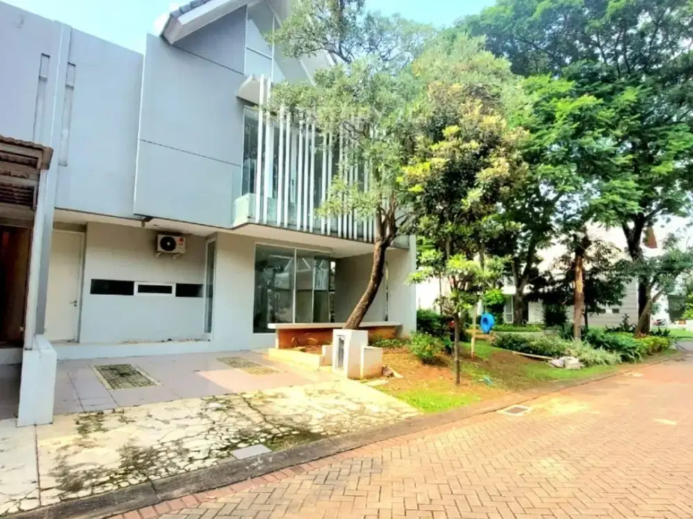 Rumah Hook Samping Taman Di Bintaro 8310