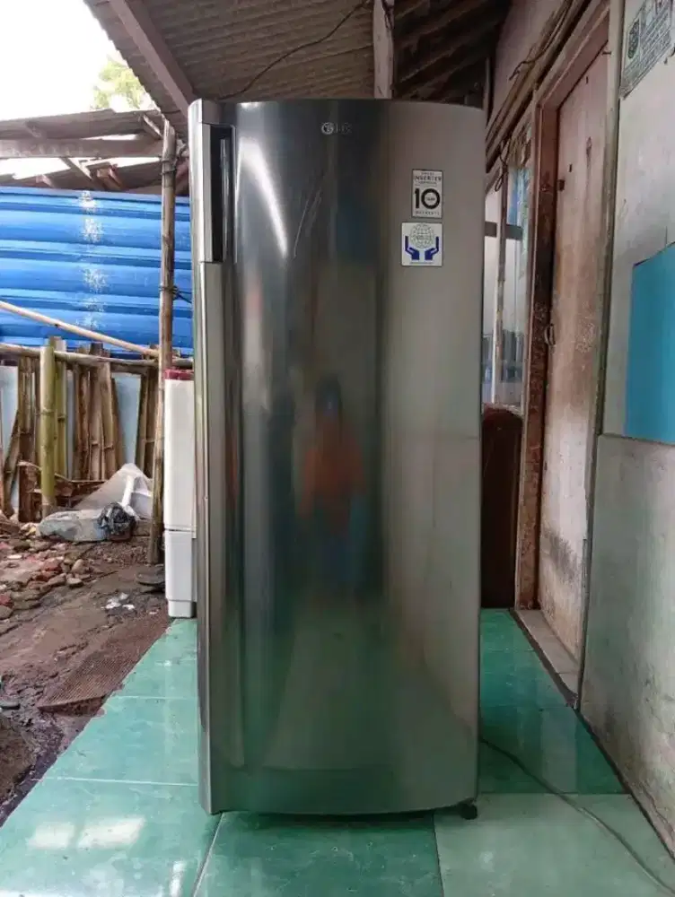 kulkas frezer merk LG