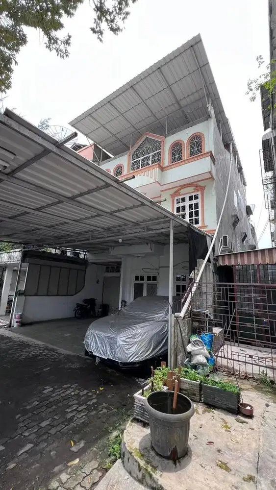 Rumah Besar Tengah Kota + Avanza Veloz Q 2022