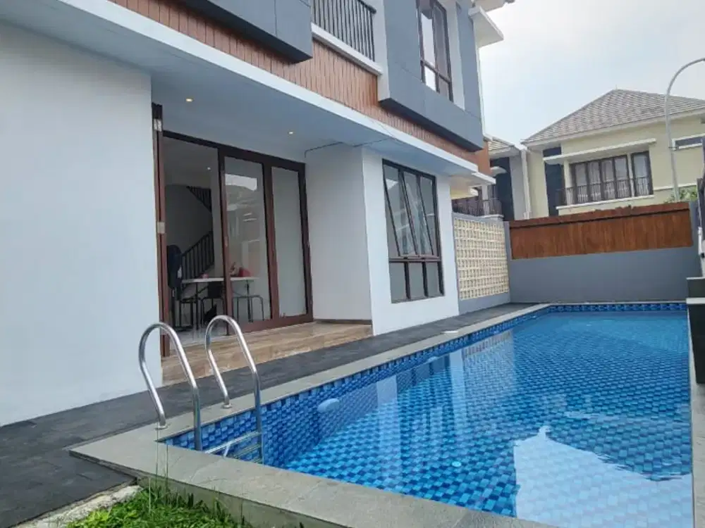 Rumah dengan swimming pool di Discovery Bintaro