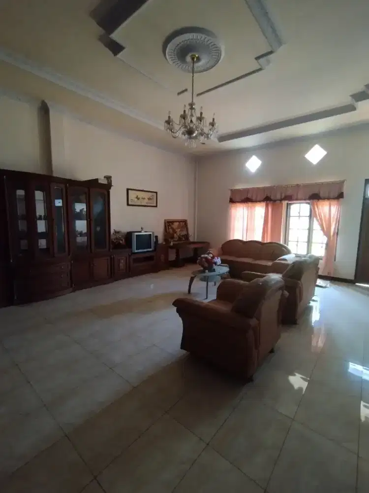 Rumah Besar Bebas Banjir Harga Menarik