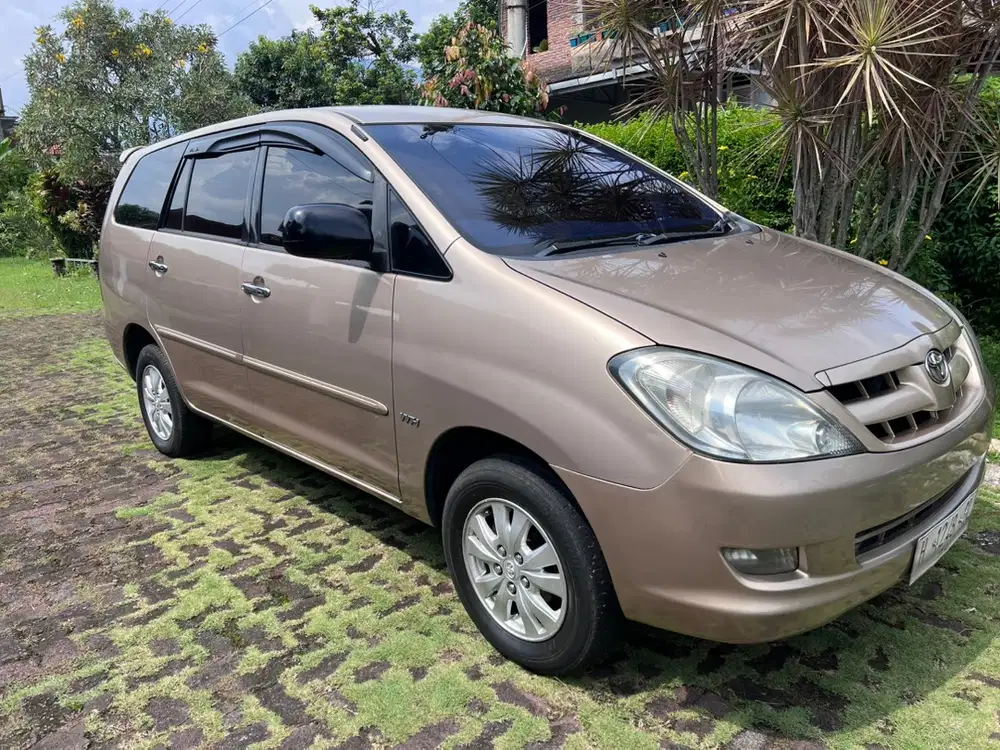 Toyota Kijang Innova 2005 Bensin