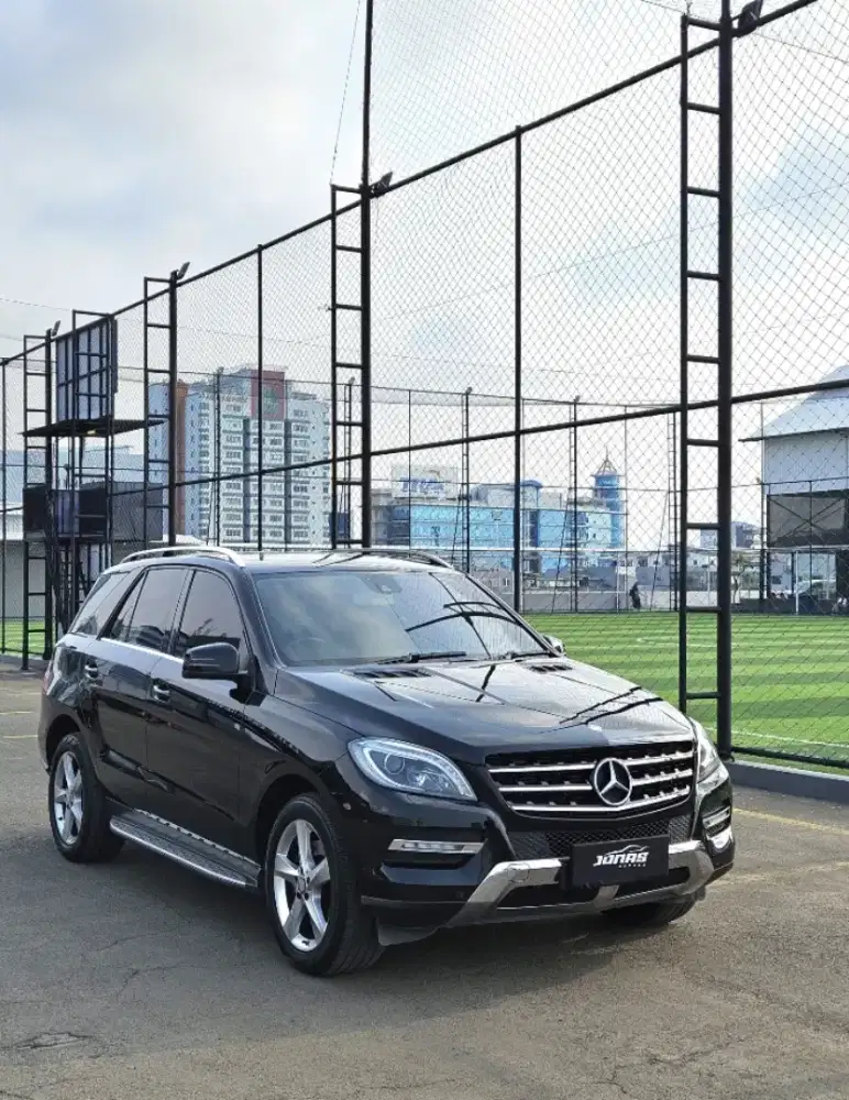 Mercedes-Benz ML350  Black On Black