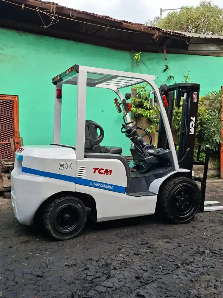 Forklift TCM 3 Ton,Manual,Tiang 3 Meter,Isuzu C240,Low HM,Tahun 2020