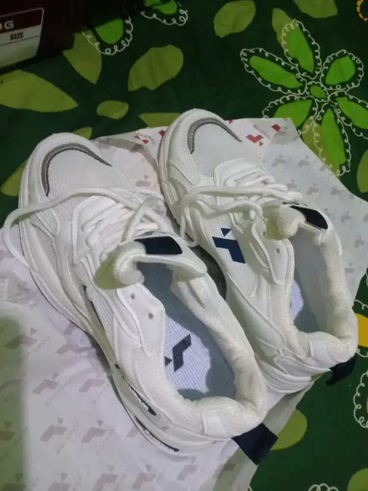 Sepatu toseyog baru cuman salh ukuran.