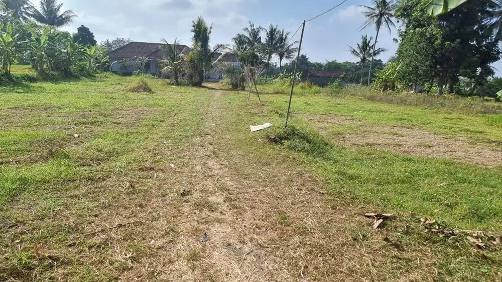 5 Menit Kampus UII-Dijual Tanah 303 M2 SHM Pekarangan