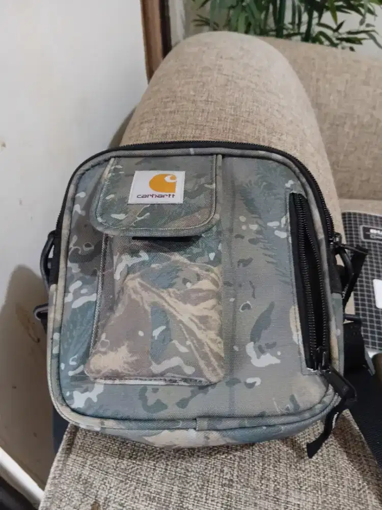 Tas carhartt baru beli 2 minggu