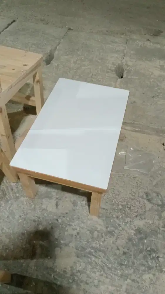 Mija lesehan dri bahan hpl