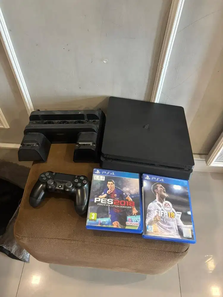 DIJUAL PLAYSTITION 4 SLIM / ps4 slim + GAME