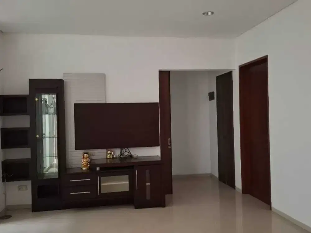 Pluit Putra Dalam Rumah 3 Lantai Uk 10x20 Hadap Barat Lokasi Nyaman