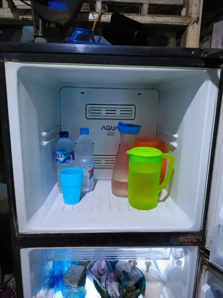 Kulkas 2 pintu Merek AQUA