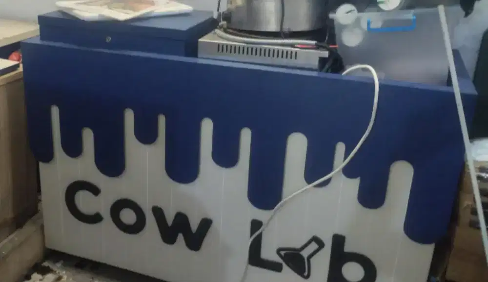 Laci/meja bekas usaha