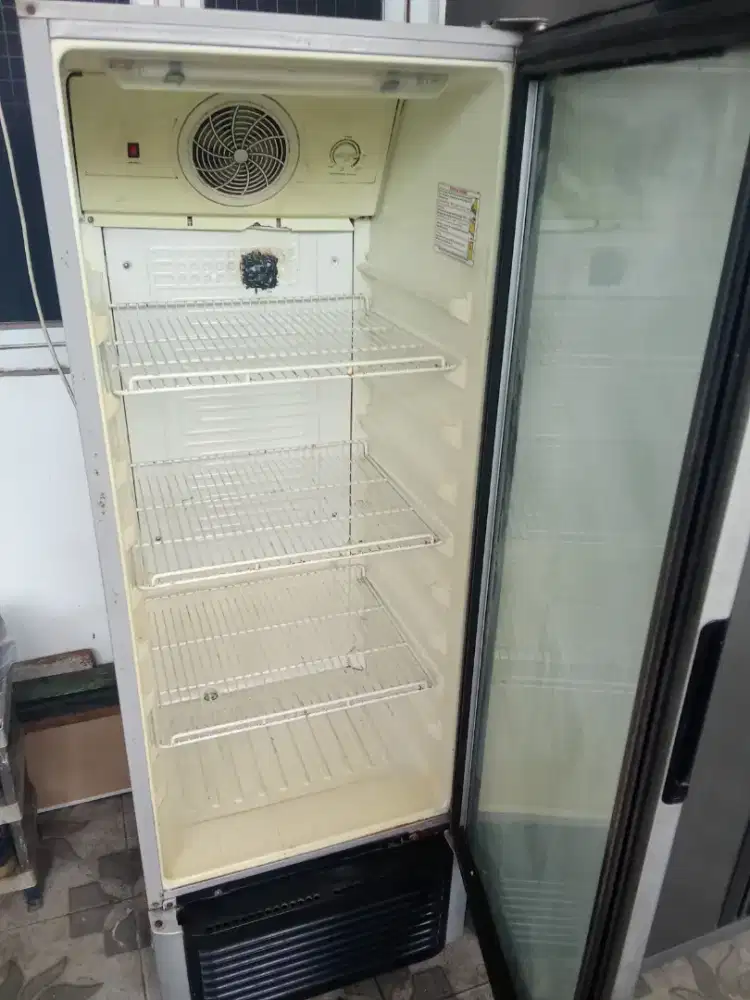 Showcase case 4 rak normal dingin merk politron