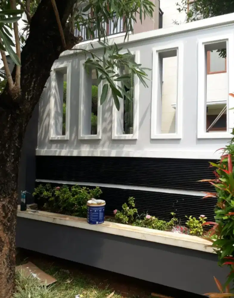 Tukang cat dinding baru/lama