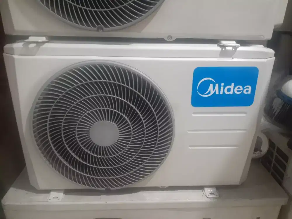 Tukar Tambah Outdoor AC Midea 1/2 pk R410A