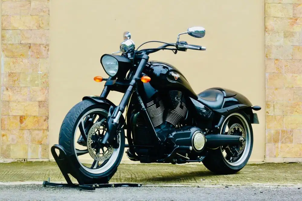 Victory hammer 1700 like new ultra classic triumph BMW sportster 48