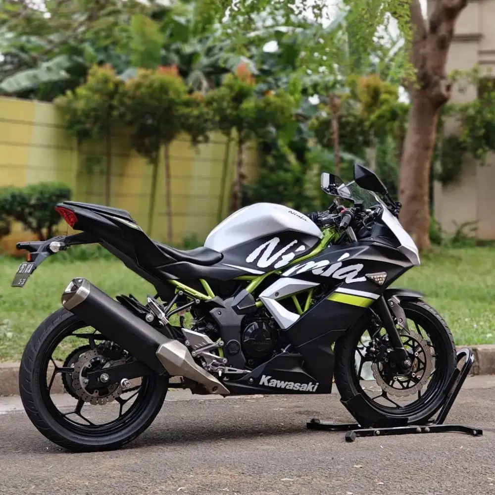 KM 10K AJA! KAWASAKI NINJA 250 MONO SL PUTIH 2019 PAJAK ON GASPOL