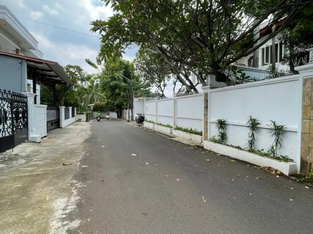 Kemang, Jakarta Selatan, Rumah 2 Lantai, 6 kamar tidur