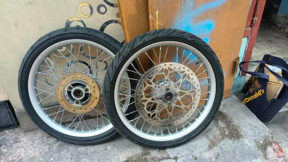 Velg almini satria Fu 2014 mulus pemakaian 2minggu mulus komplit ban