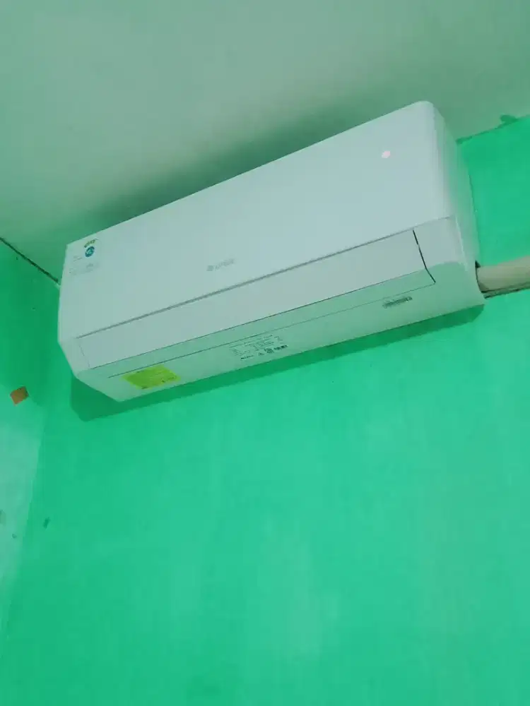 Jual cepat AC gree stgh PK (garansi masih ad 1 tahun). nego.
