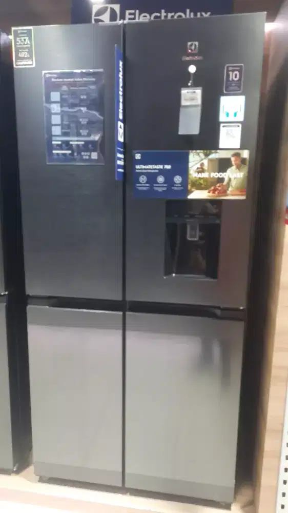 ELECTROLUX MULTI DOOR REF EQE4960A-B 492L BLACK