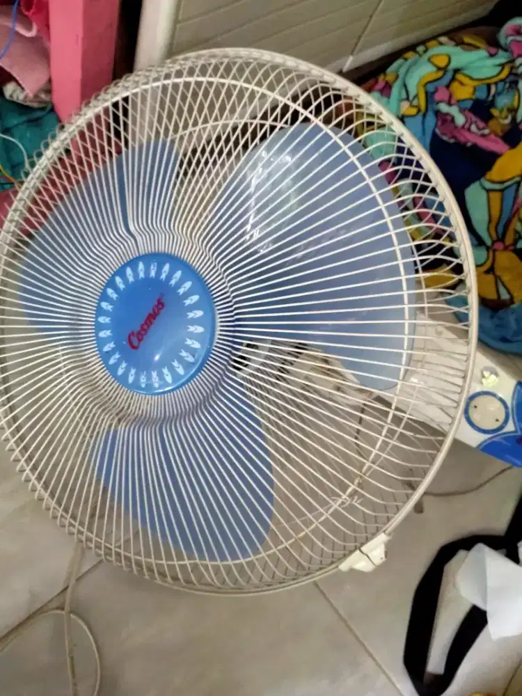 Kipas angin dinding cosmos 16 inci