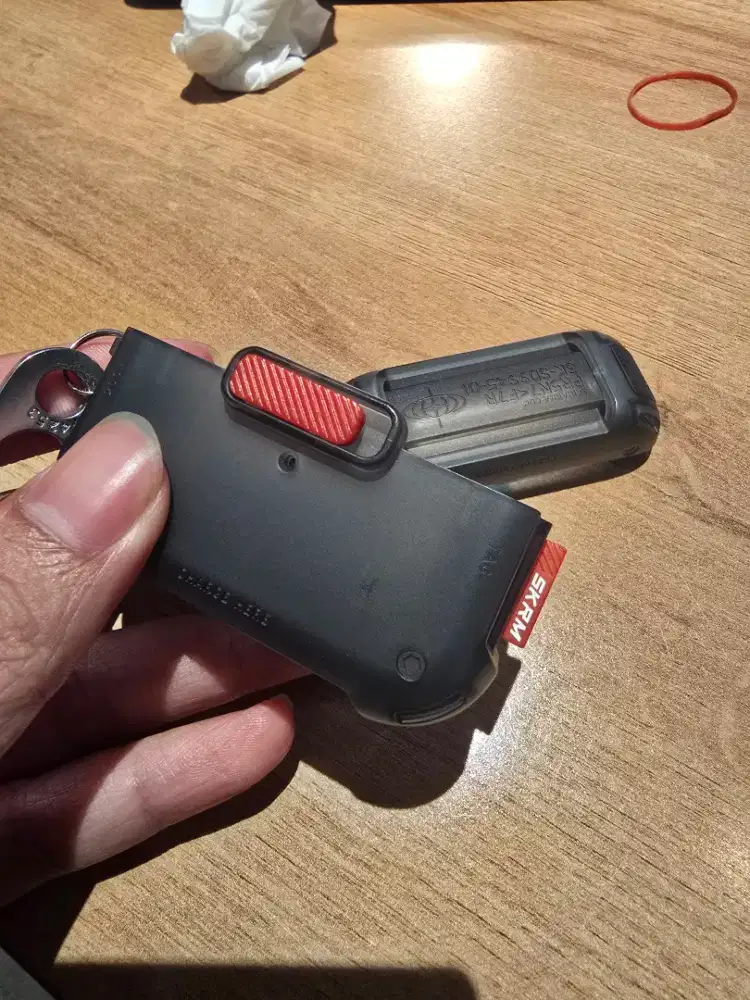 Airpods Pro 2 Case Skinarma Mecha