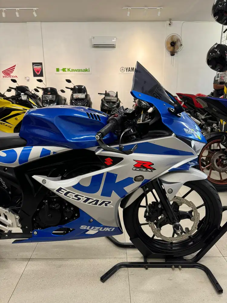 [ODO 2Ribu KM!!] Suzuki GSX-R 150 Keyless 2024 warna Biru Silver GSX R