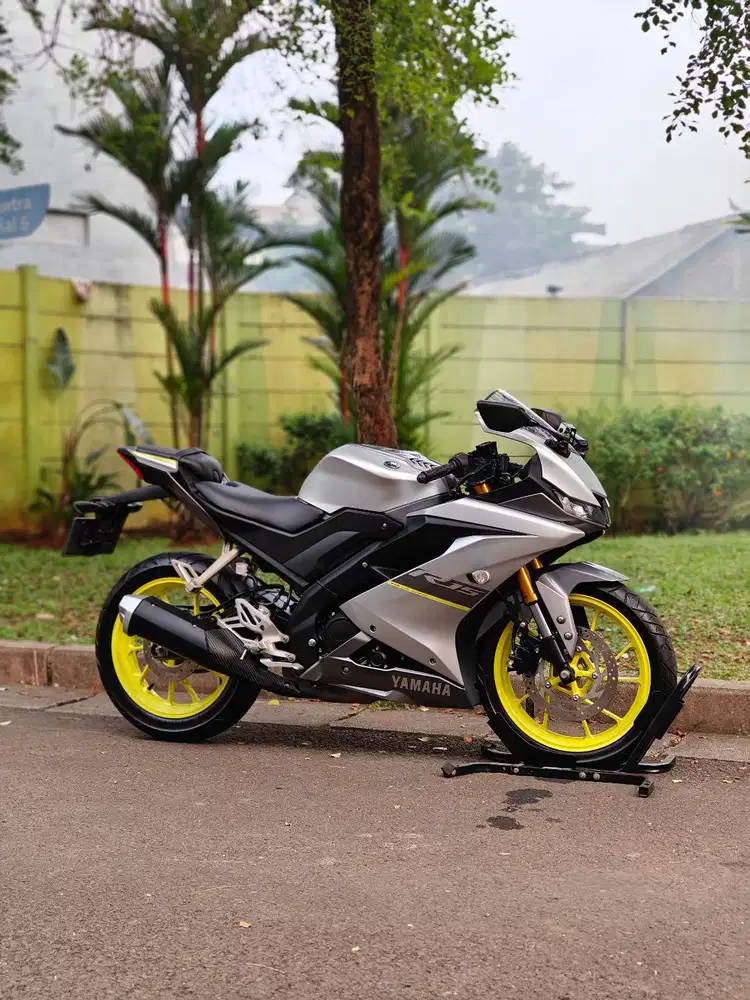 YAMAHA R15 V3 SILVER 2021 KM 4K PAJAK HIDUP KAYAK BARU