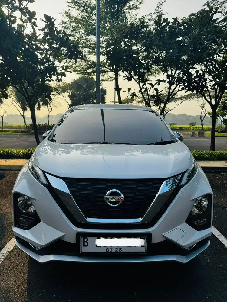 Jual nissan livina 1.5 VL putih terawat