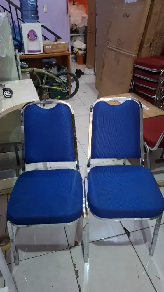 Kursi besi susun bekas merek informa