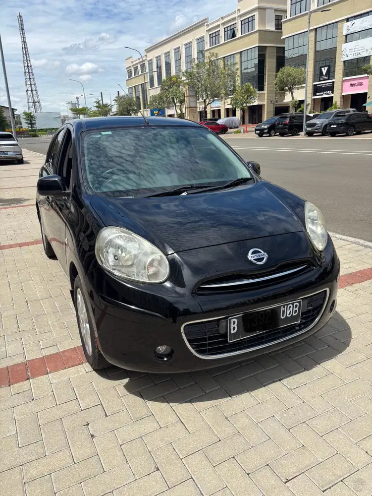 Nissan march 1.2 L AT 2011