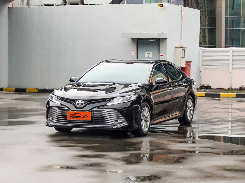 Camry V 2.5 AT hitam 2021